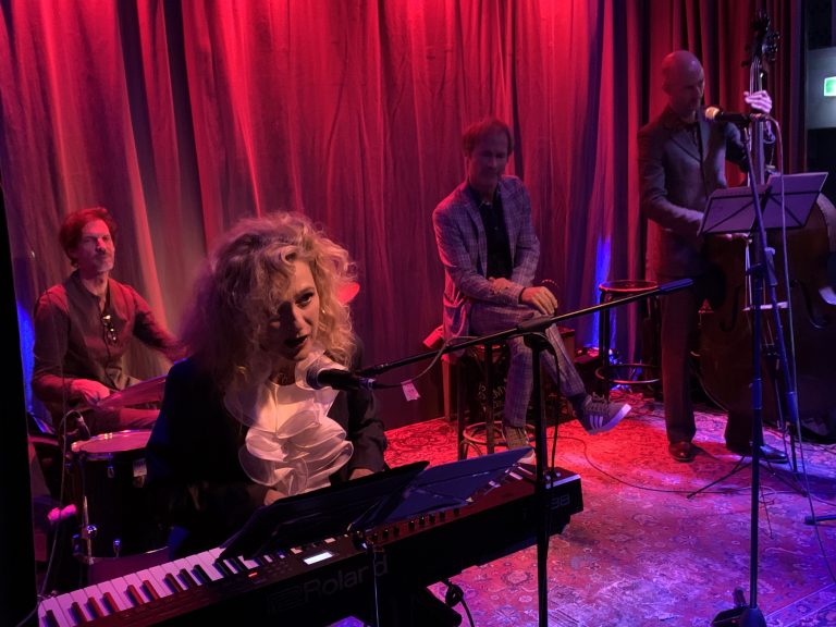 Ira Blažejewski mit Diasporata, Foto: Nils Nebe