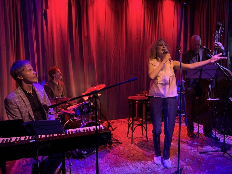 Ira Blažejewski mit Diasporata, Foto: Nils Nebe