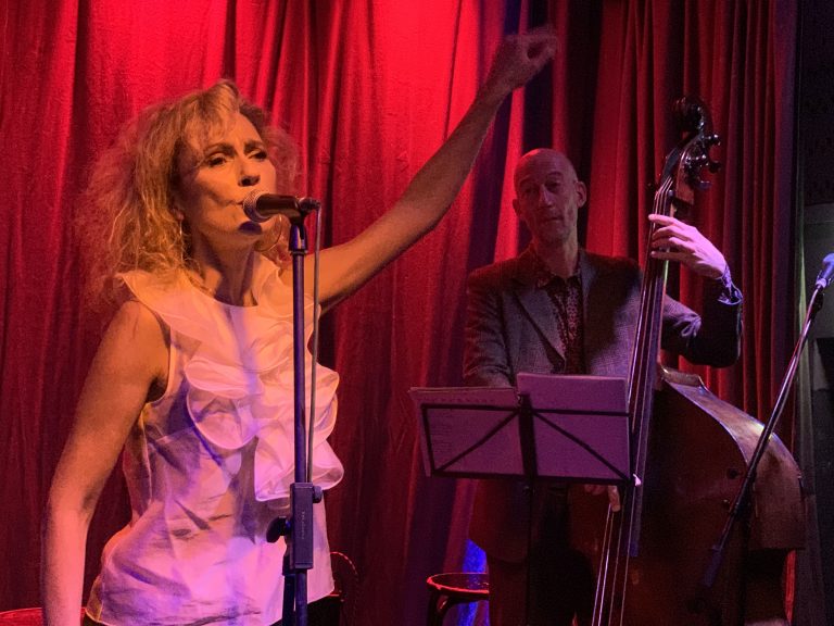 Ira Blažejewski mit Diasporata, Foto: Nils Nebe