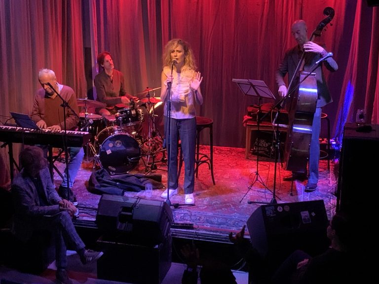 Ira Blažejewski mit Diasporata, Foto: Nils Nebe